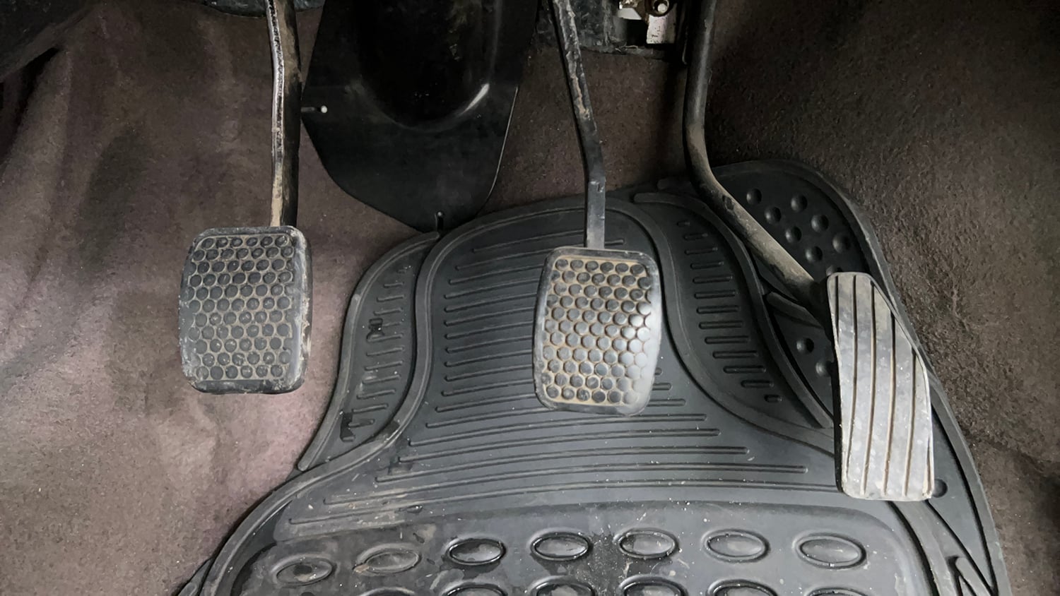 Used 2012 Maruti Suzuki Estilo VXi BS-IV Petrol Manual interior PEDALS VIEW