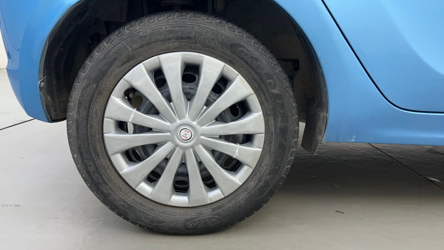 Used 2017 Tata Tiago Revotron XZ Petrol Manual tyres RIGHT REAR TYRE RIM VIEW