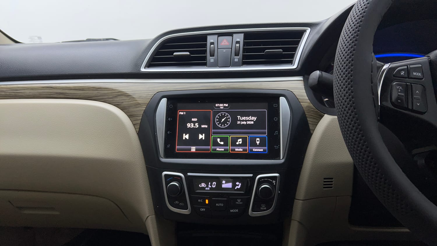 Used 2021 Maruti Suzuki Ciaz Alpha 1.5 AT Petrol Automatic top_features Touch screen infotainment system