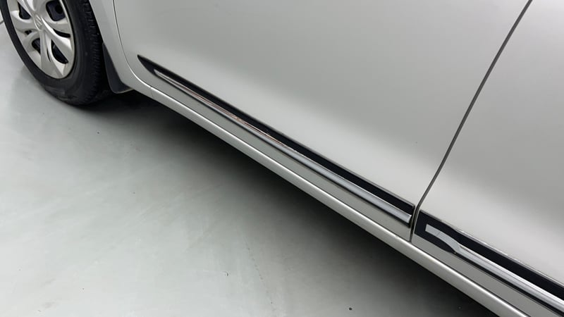 Used 2019 Maruti Suzuki Swift VXi AMT Petrol Automatic dents MINOR DENT