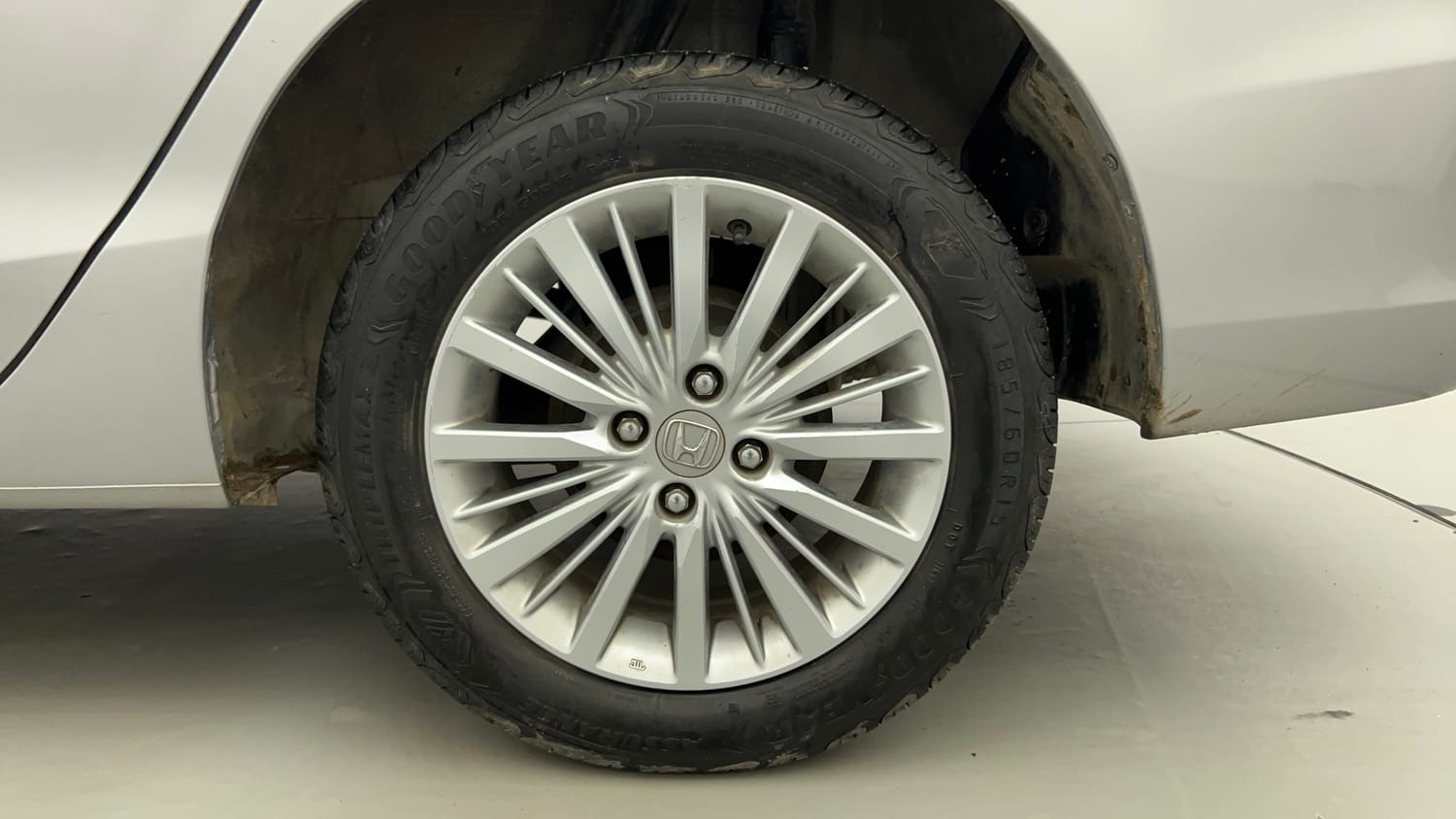 Used 2022 Honda City V Petrol+cng (Outside Fitted) Cng Manual tyres LEFT REAR TYRE RIM VIEW