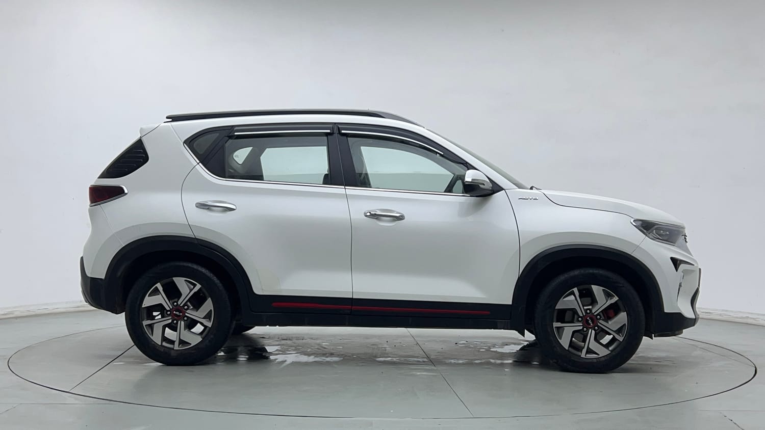 Used 2022 Kia Sonet GTX Plus 1.5 AT Diesel Automatic exterior RIGHT SIDE VIEW