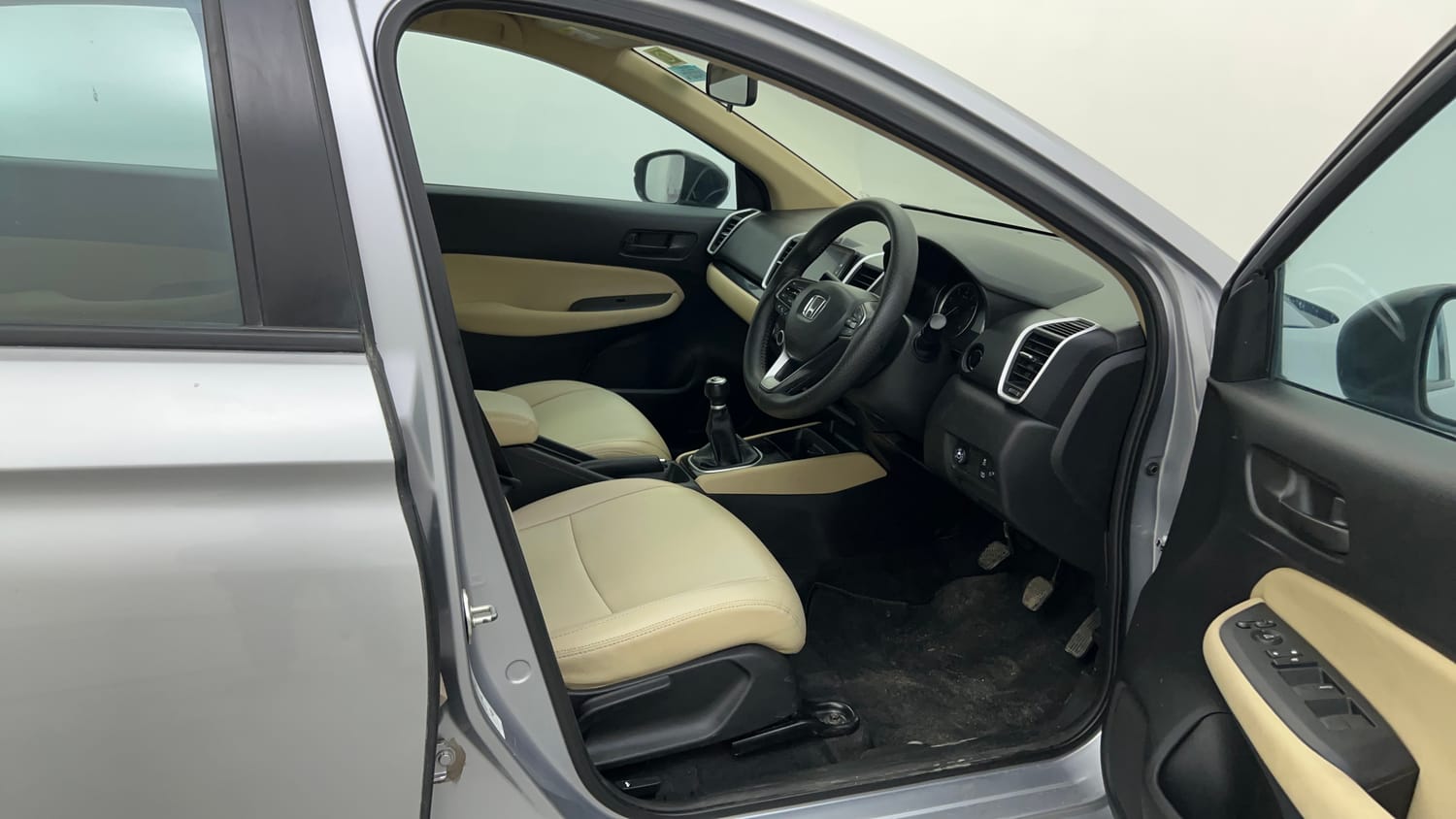 Used 2022 Honda City V Petrol+cng (Outside Fitted) Cng Manual interior RIGHT SIDE FRONT DOOR CABIN VIEW