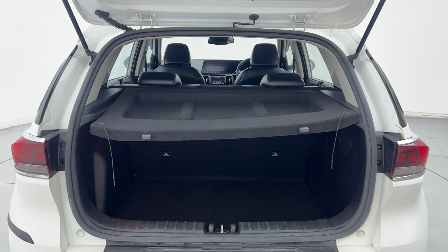 Used 2022 Kia Sonet GTX Plus 1.5 AT Diesel Automatic interior DICKY INSIDE VIEW