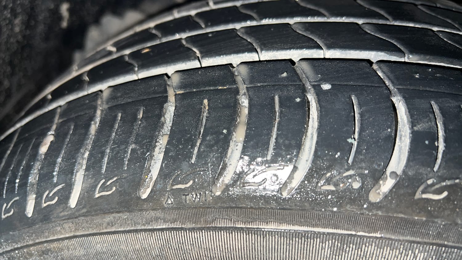 Used 2021 Maruti Suzuki Ciaz Alpha 1.5 AT Petrol Automatic tyres LEFT FRONT TYRE TREAD VIEW