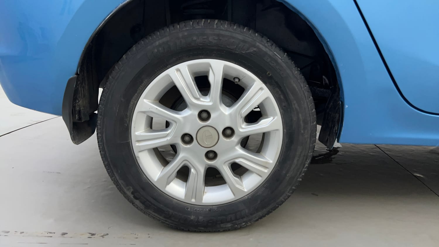 Used 2017 Tata Tigor Revotorq XZ Diesel Manual tyres RIGHT REAR TYRE RIM VIEW
