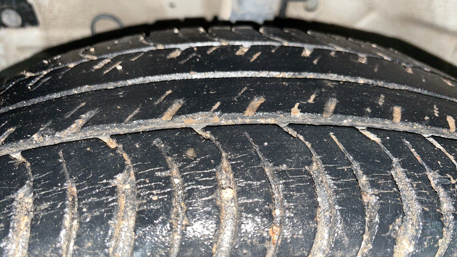 Used 2017 Maruti Suzuki Swift Lxi (O) Petrol Manual tyres LEFT FRONT TYRE TREAD VIEW