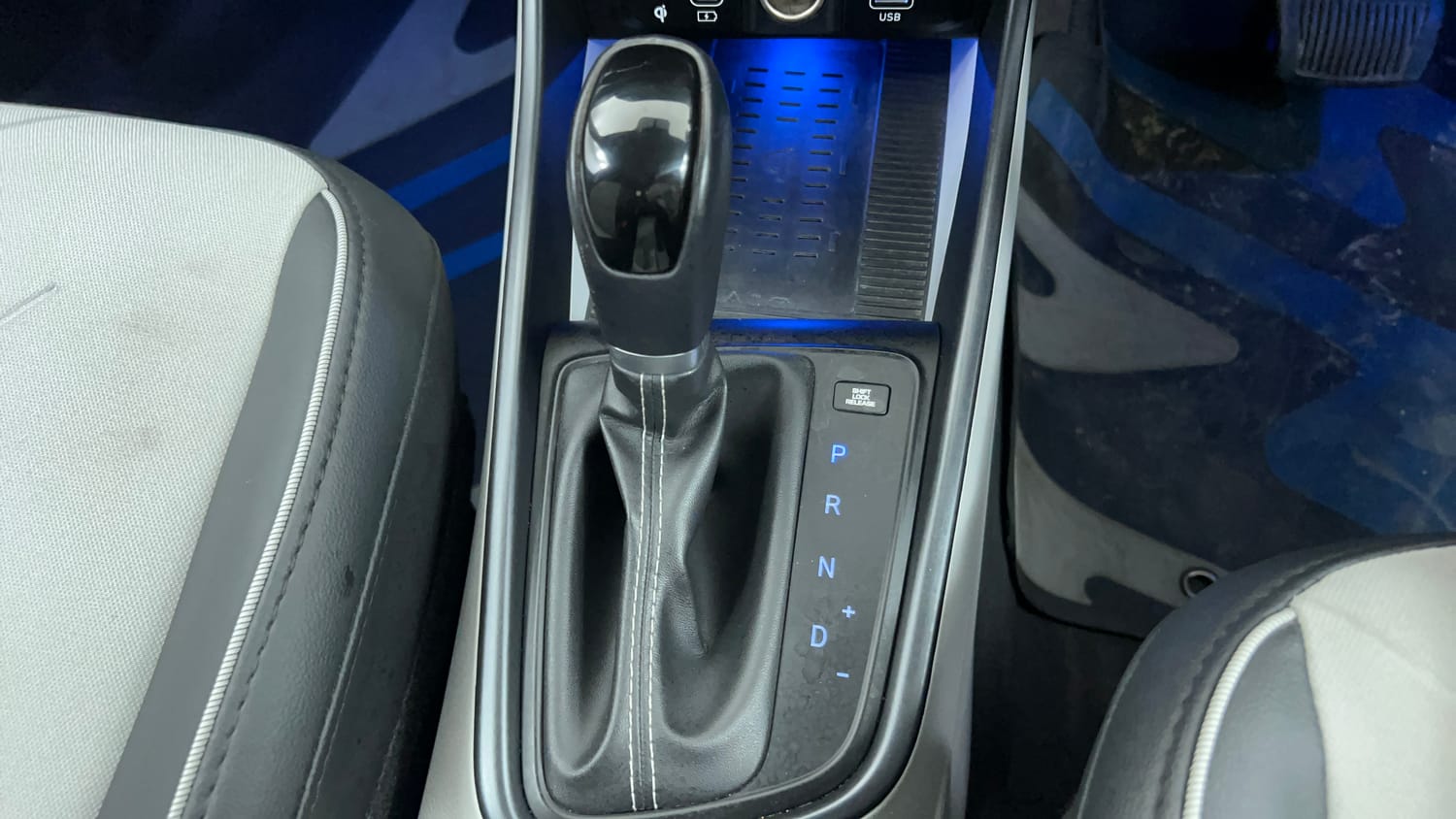 Used 2025 Hyundai New i20 Asta (O) 1.2 IVT Petrol Automatic interior GEAR  KNOB VIEW