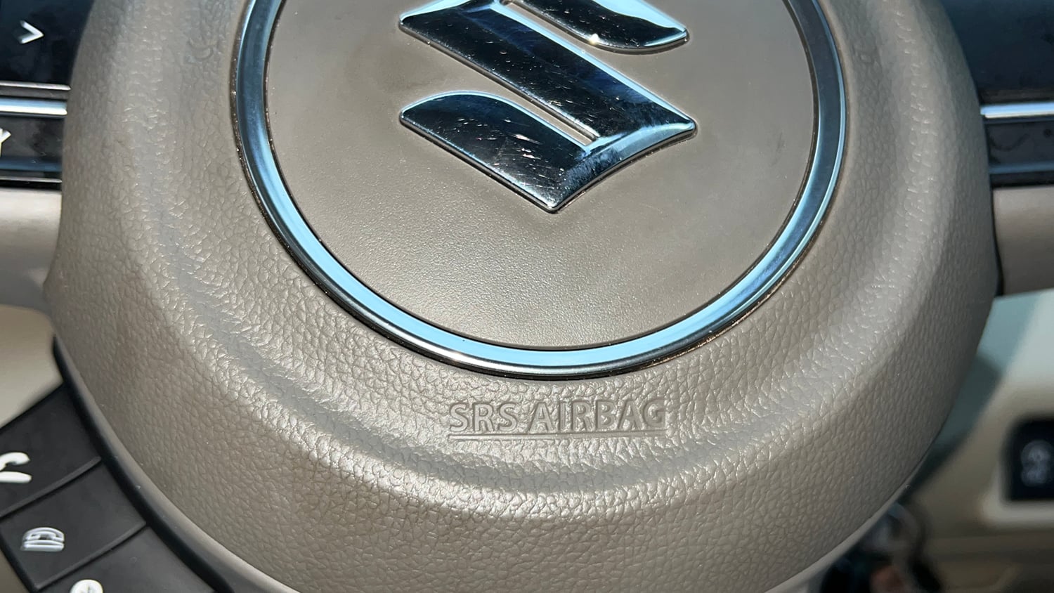Used 2023 Maruti Suzuki Ertiga VXi (O) Petrol Manual top_features Airbags