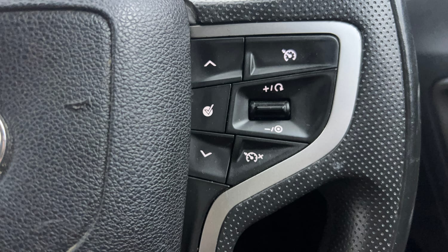 Used 2019 Tata Harrier XZ Diesel Manual top_features Cruise control