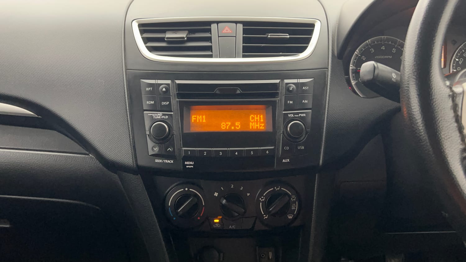 Used 2015 Maruti Suzuki Swift VXi Petrol Manual interior MUSIC SYSTEM & AC CONTROL VIEW