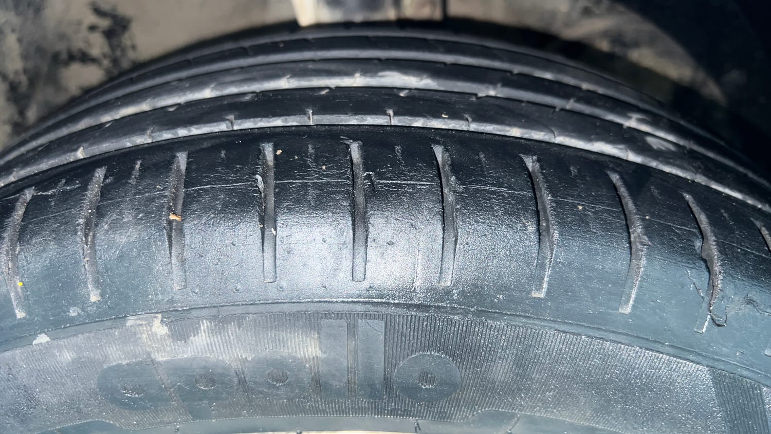 Used 2020 Maruti Suzuki Baleno Alpha Petrol Manual tyres RIGHT FRONT TYRE TREAD VIEW