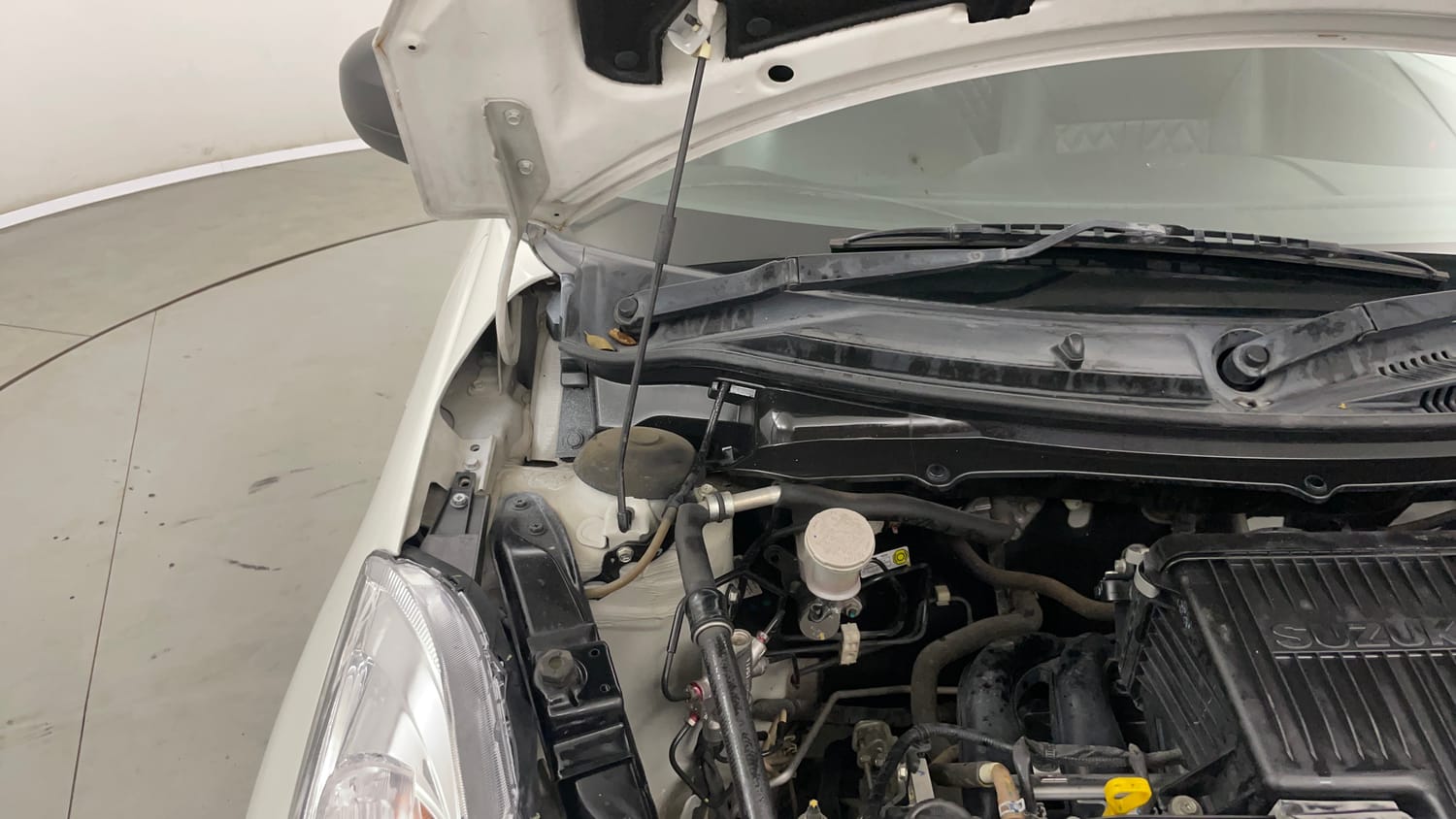 Used 2017 Maruti Suzuki Swift Lxi (O) Petrol Manual engine ENGINE RIGHT SIDE HINGE & APRON VIEW