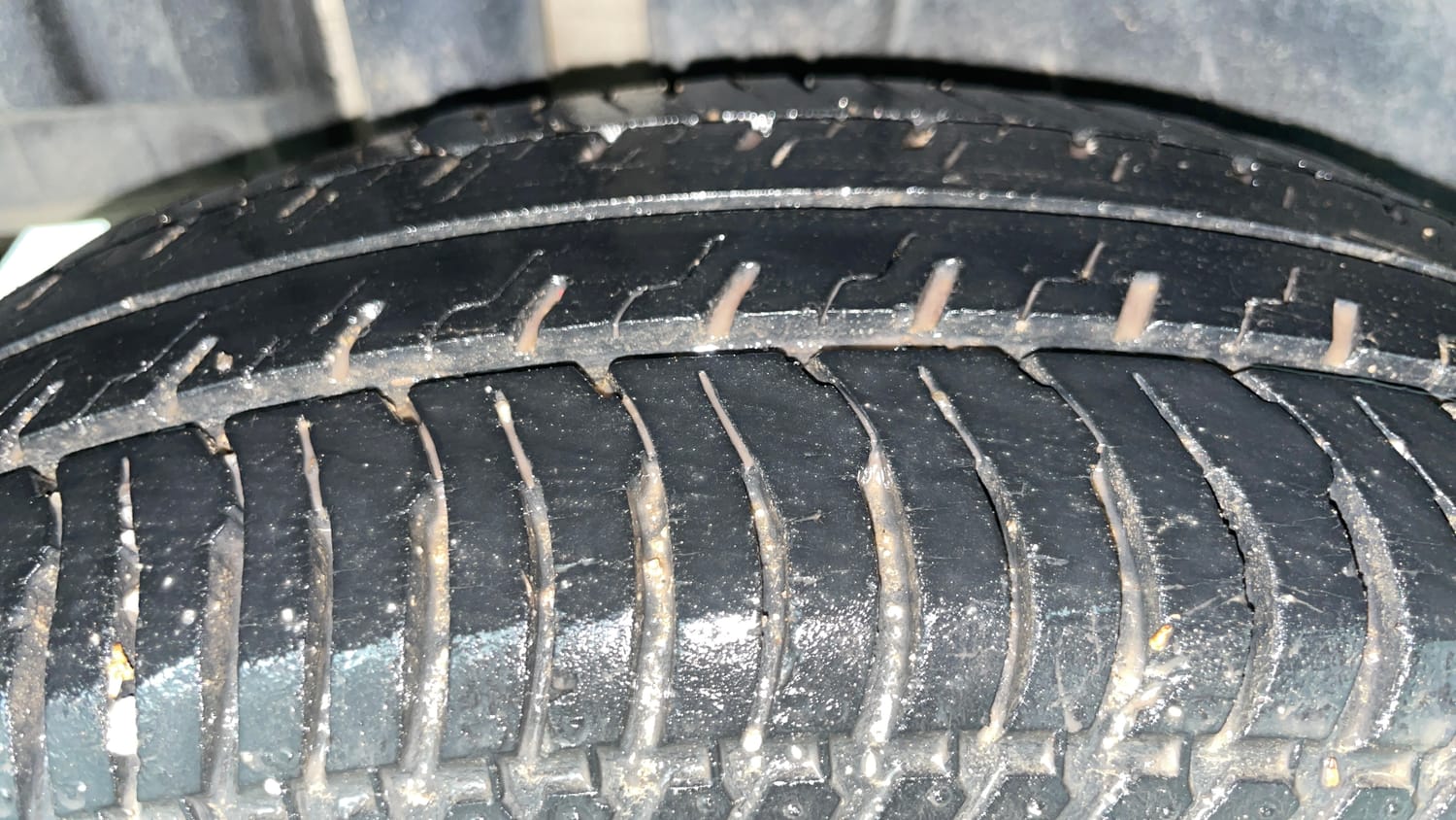 Used 2017 Maruti Suzuki Swift Lxi (O) Petrol Manual tyres RIGHT REAR TYRE TREAD VIEW