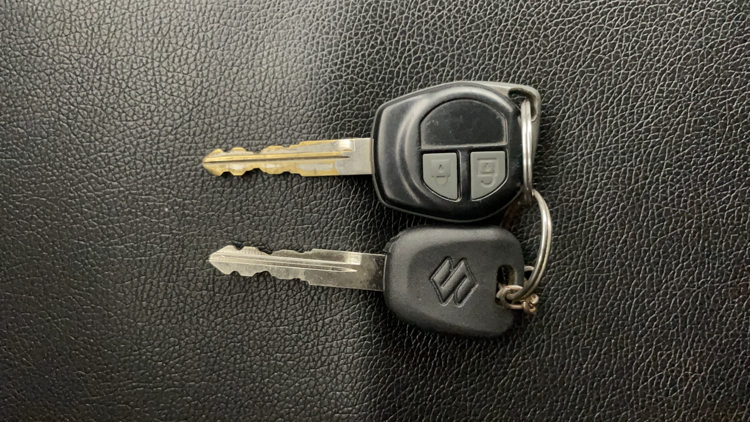 Used 2017 Maruti Suzuki Swift Lxi (O) Petrol Manual extra CAR KEY VIEW
