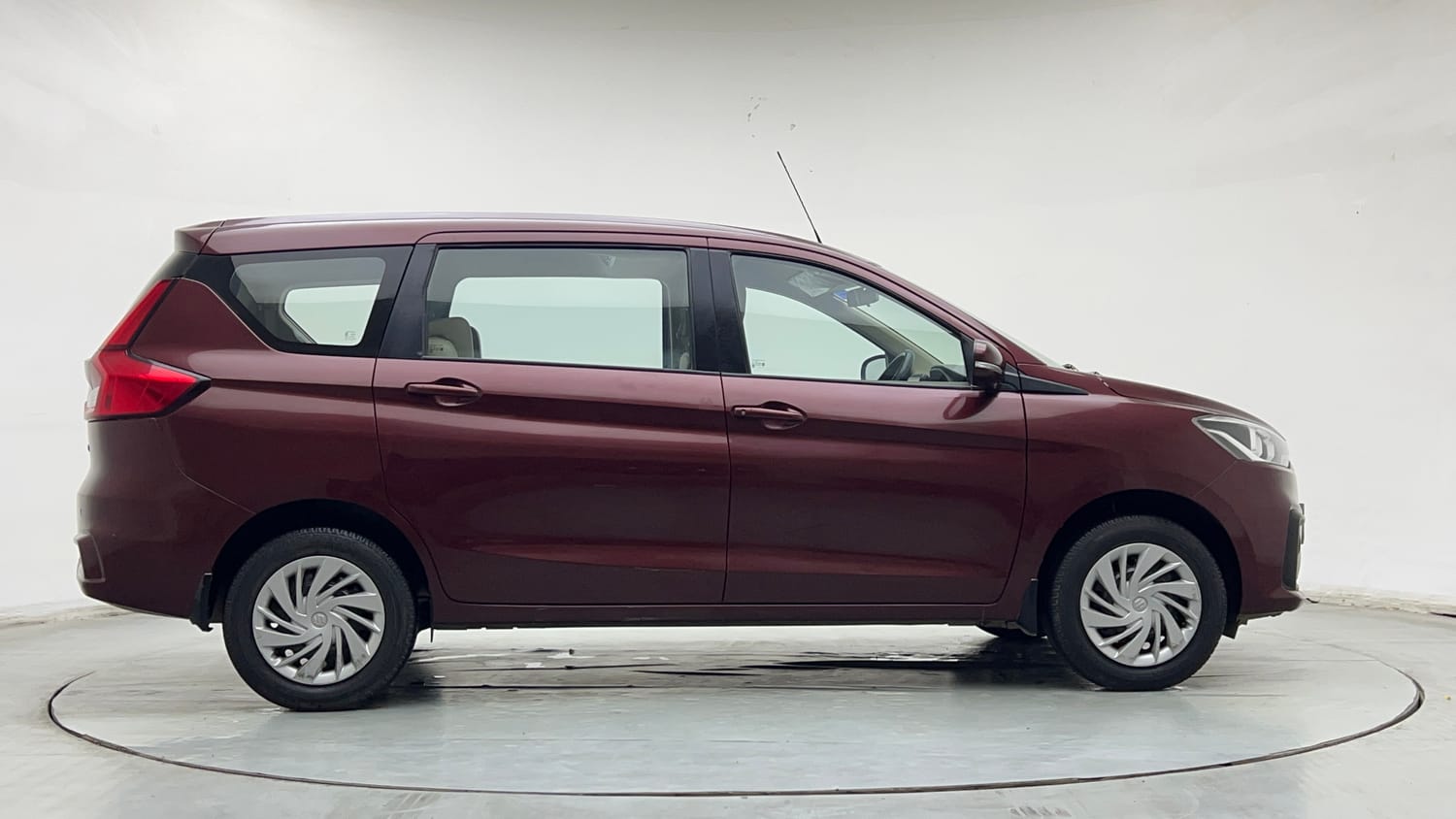 Used 2023 Maruti Suzuki Ertiga VXi (O) Petrol Manual exterior RIGHT SIDE VIEW