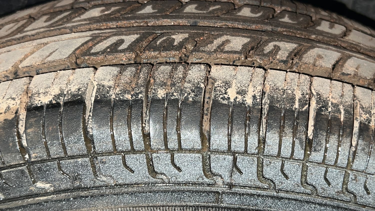Used 2015 Maruti Suzuki Swift VXi Petrol Manual tyres LEFT REAR TYRE TREAD VIEW