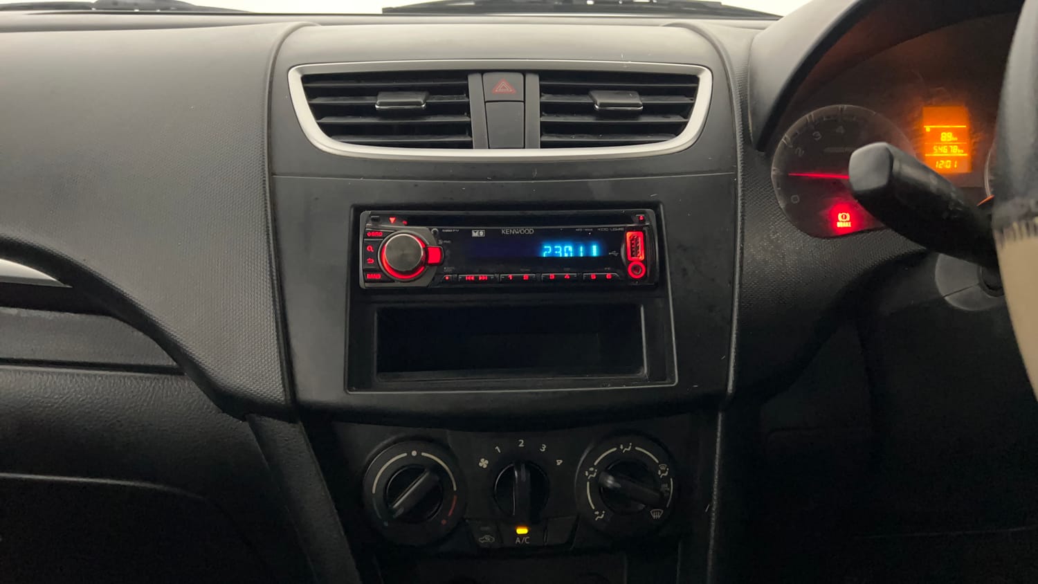 Used 2012 Maruti Suzuki Swift VXi Petrol Manual interior MUSIC SYSTEM & AC CONTROL VIEW