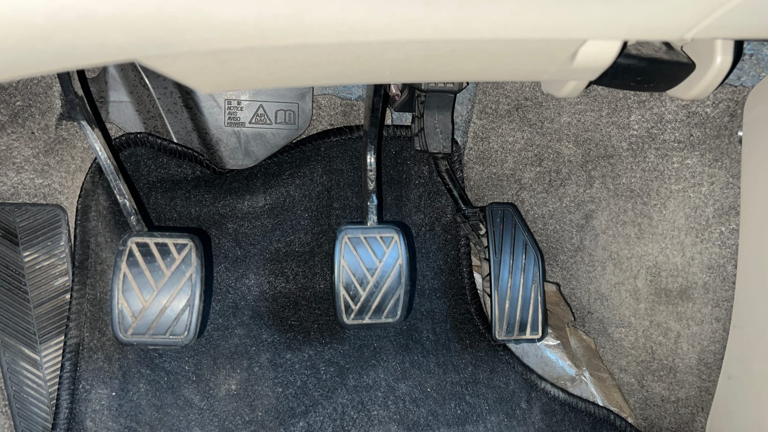 Used 2023 Maruti Suzuki Ertiga VXi (O) Petrol Manual interior PEDALS VIEW