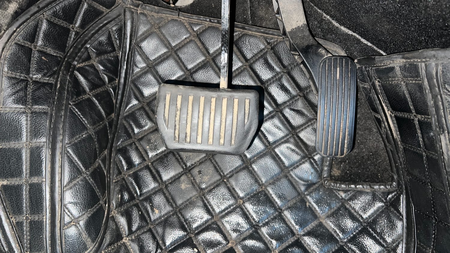 Used 2022 Tata Safari XZA Plus Diesel Automatic interior PEDALS VIEW