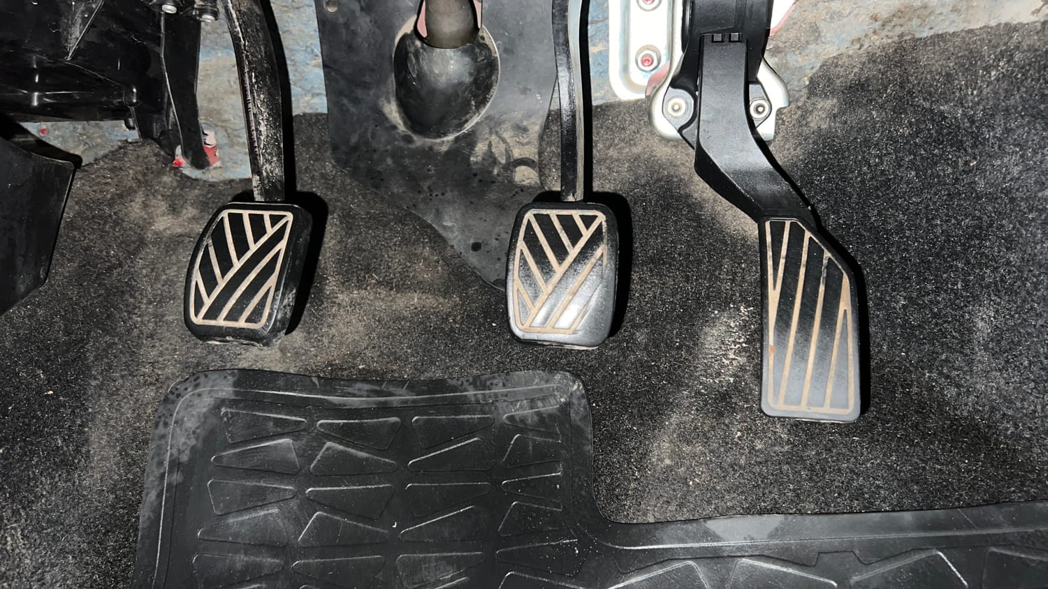 Used 2012 Maruti Suzuki Swift VXi Petrol Manual interior PEDALS VIEW