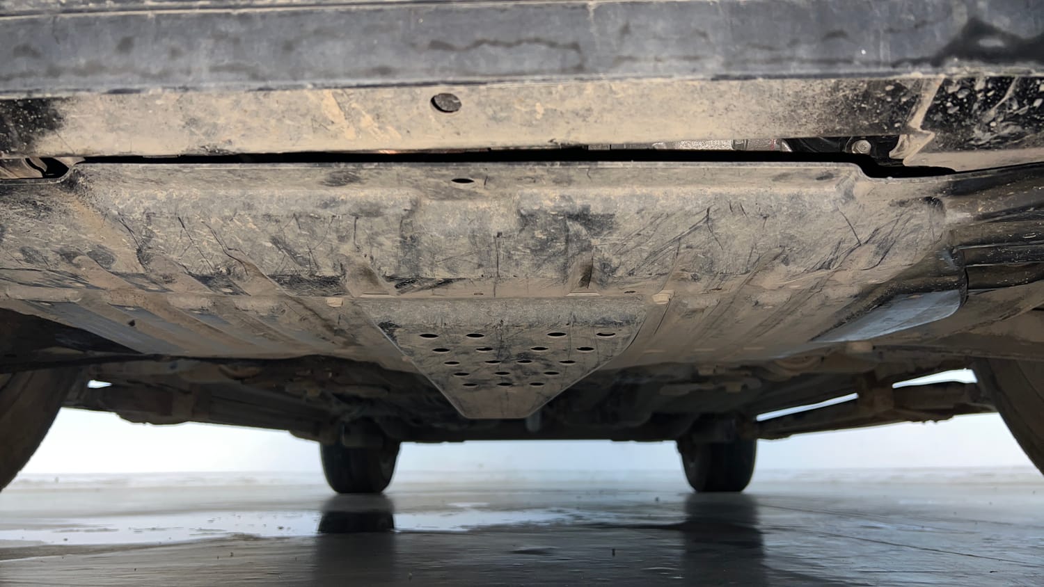 Used 2022 Tata Safari XZA Plus Diesel Automatic extra FRONT LEFT UNDERBODY VIEW