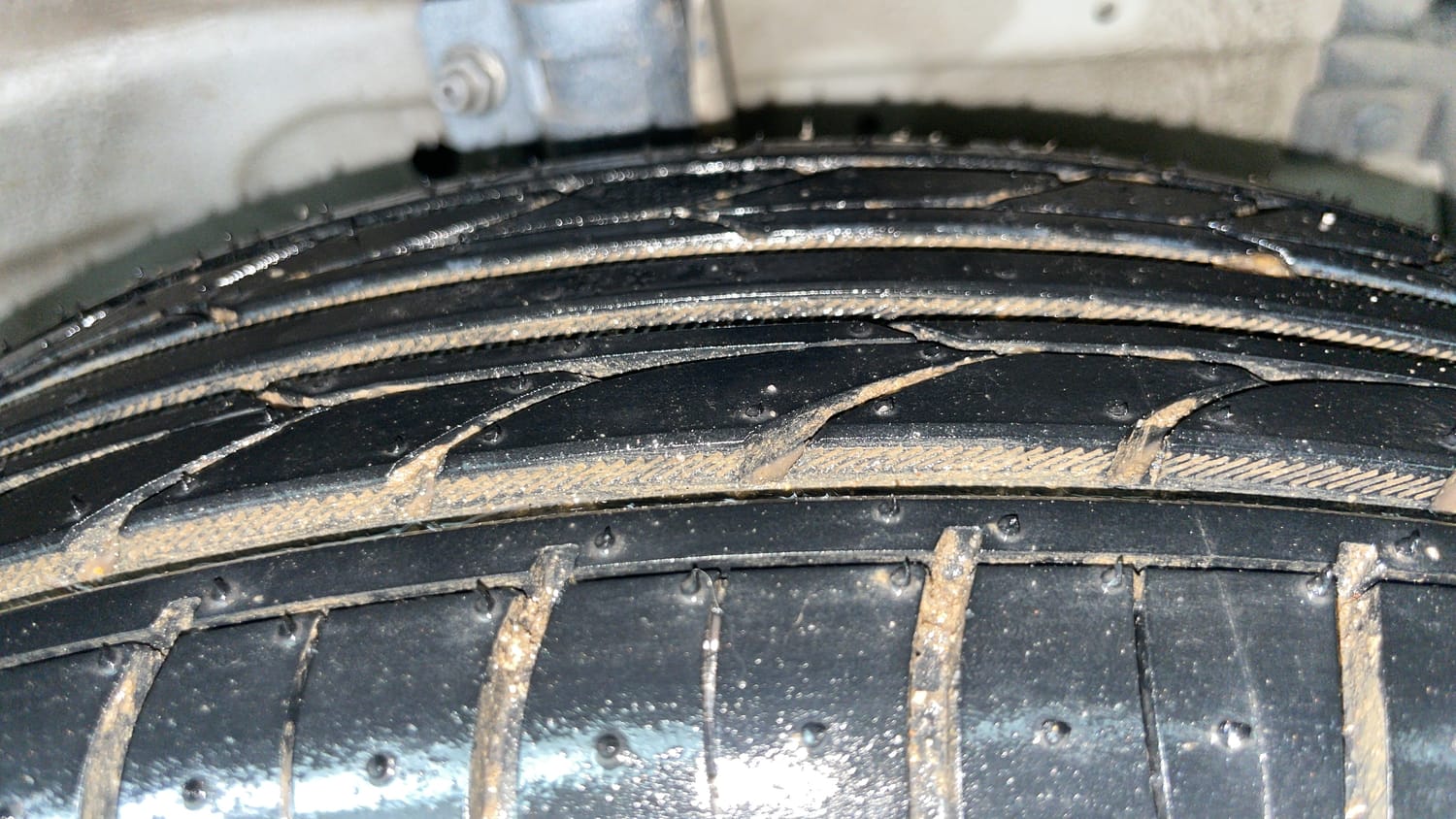Used 2017 Maruti Suzuki Swift Lxi (O) Petrol Manual tyres RIGHT FRONT TYRE TREAD VIEW