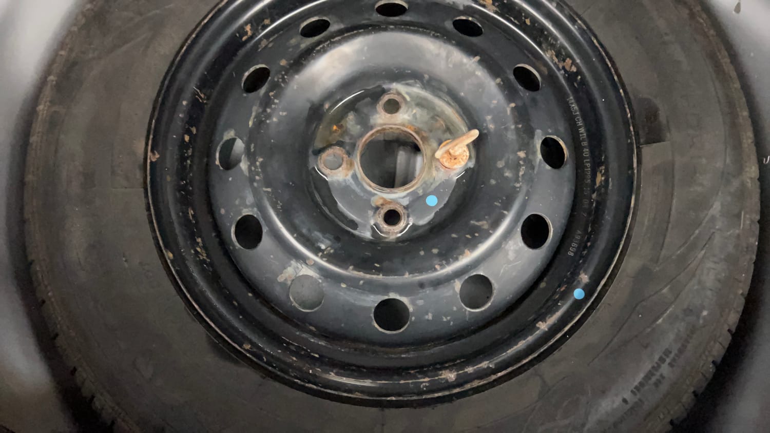 Used 2015 Maruti Suzuki Swift VXi Petrol Manual tyres SPARE TYRE VIEW