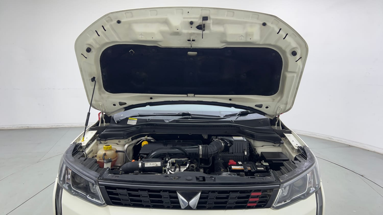 2023 Mahindra XUV 300 W8 1.2 Petrol-27