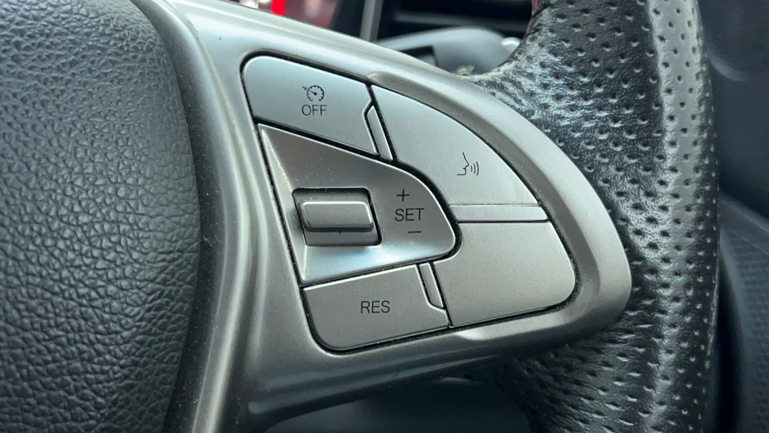 2023 Mahindra XUV 300 W8 1.2 Petrol-41