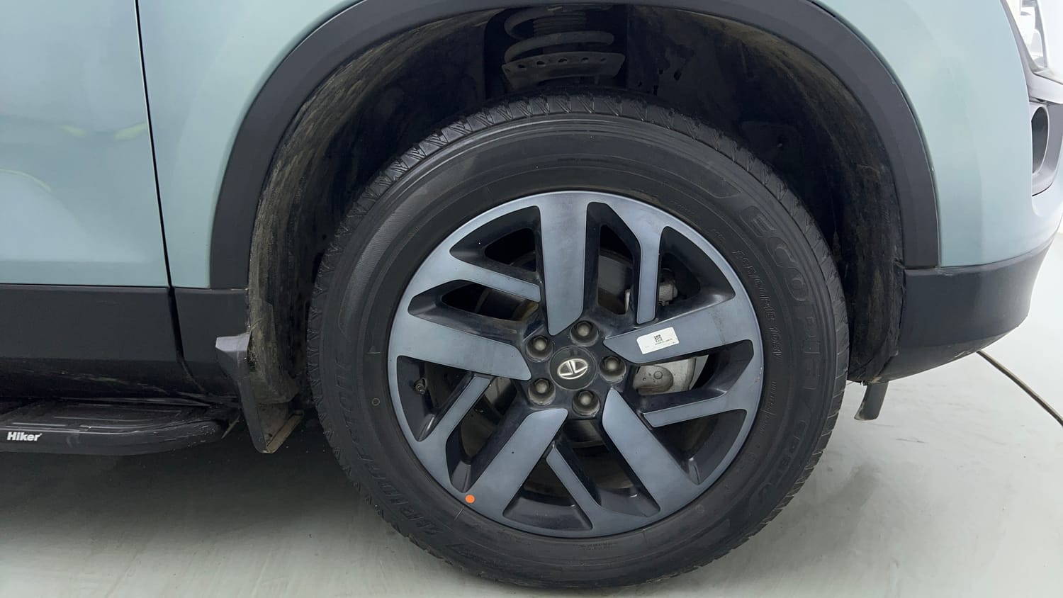 Used 2022 Tata Safari XZA Plus Diesel Automatic tyres RIGHT FRONT TYRE RIM VIEW
