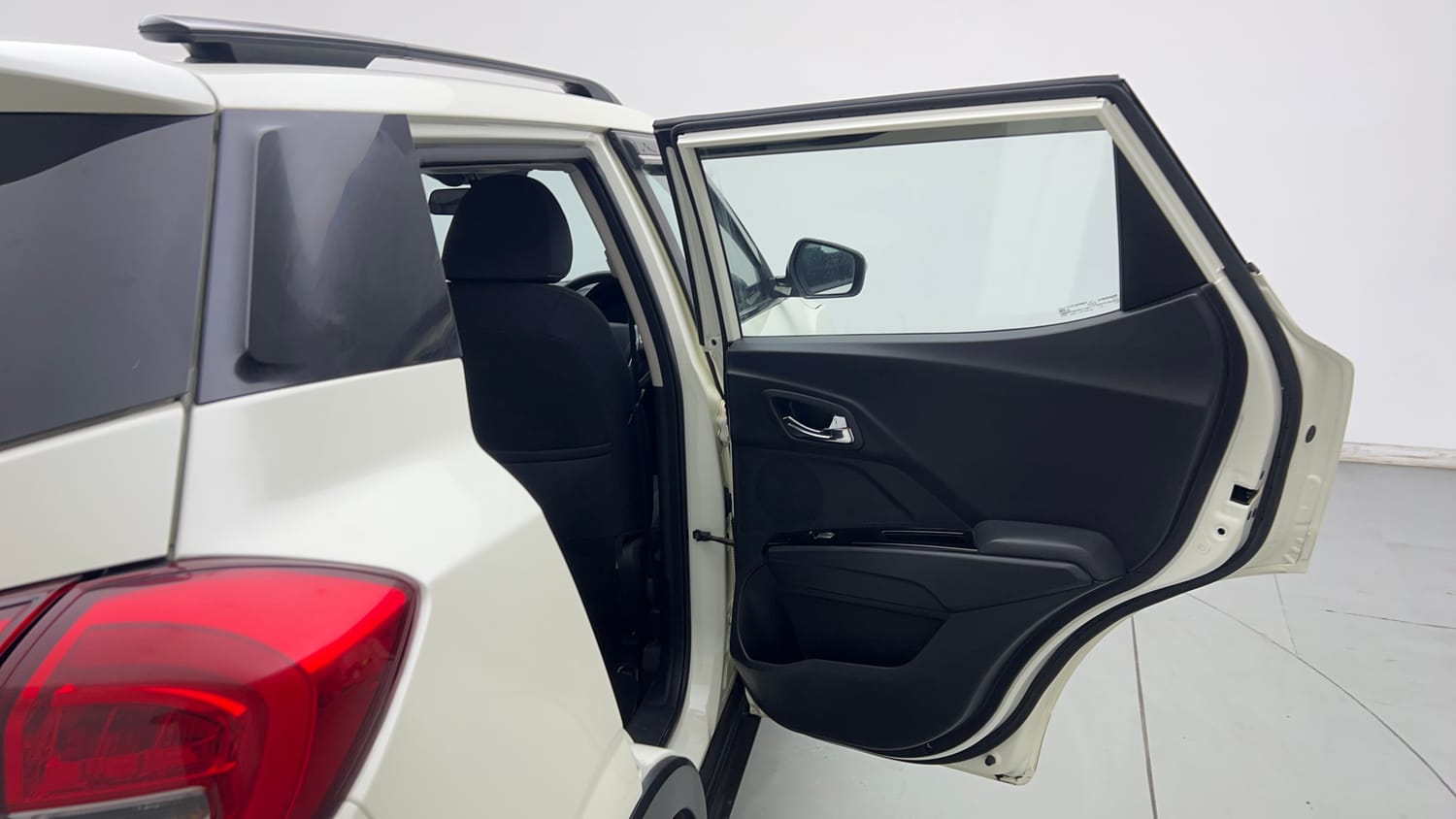 2023 Mahindra XUV 300 W8 1.2 Petrol-20