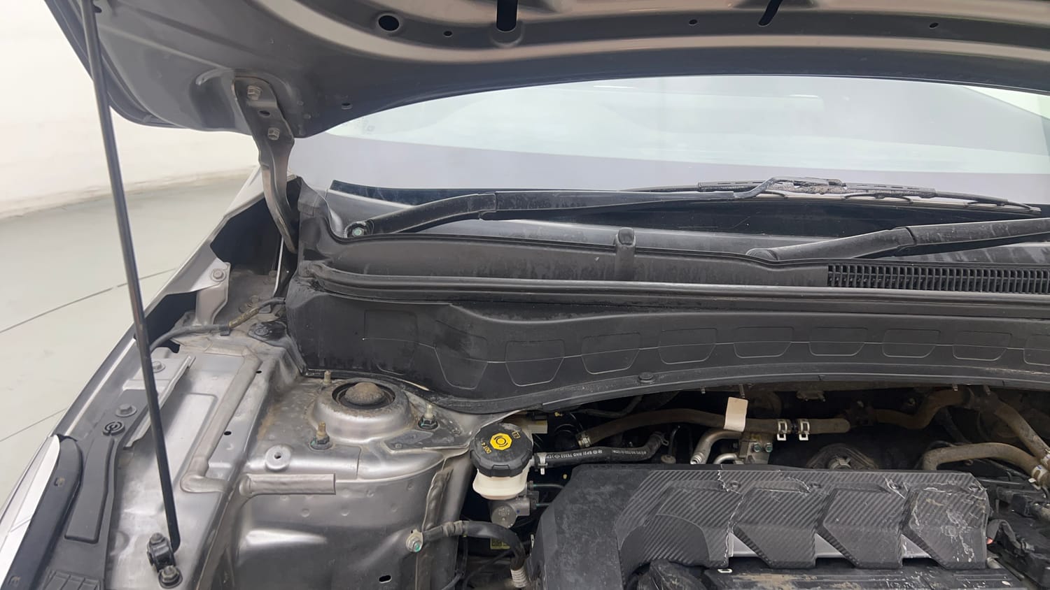 Used 2020 Kia Seltos HTK Plus 1.5 Petrol Manual engine ENGINE RIGHT SIDE HINGE & APRON VIEW