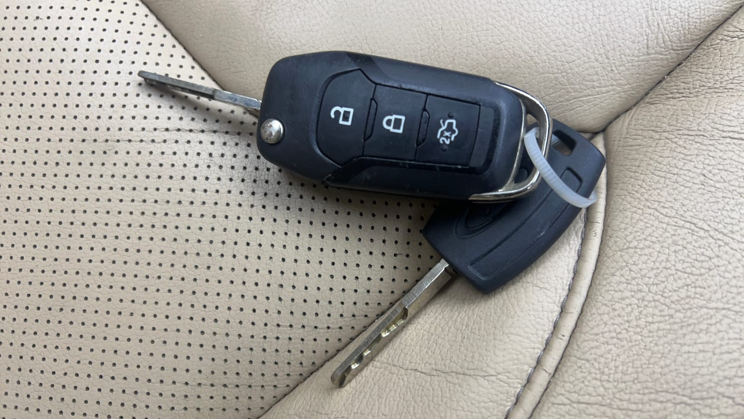 2015 Ford Figo Aspire Titanium 1.2 Ti-VCT-44