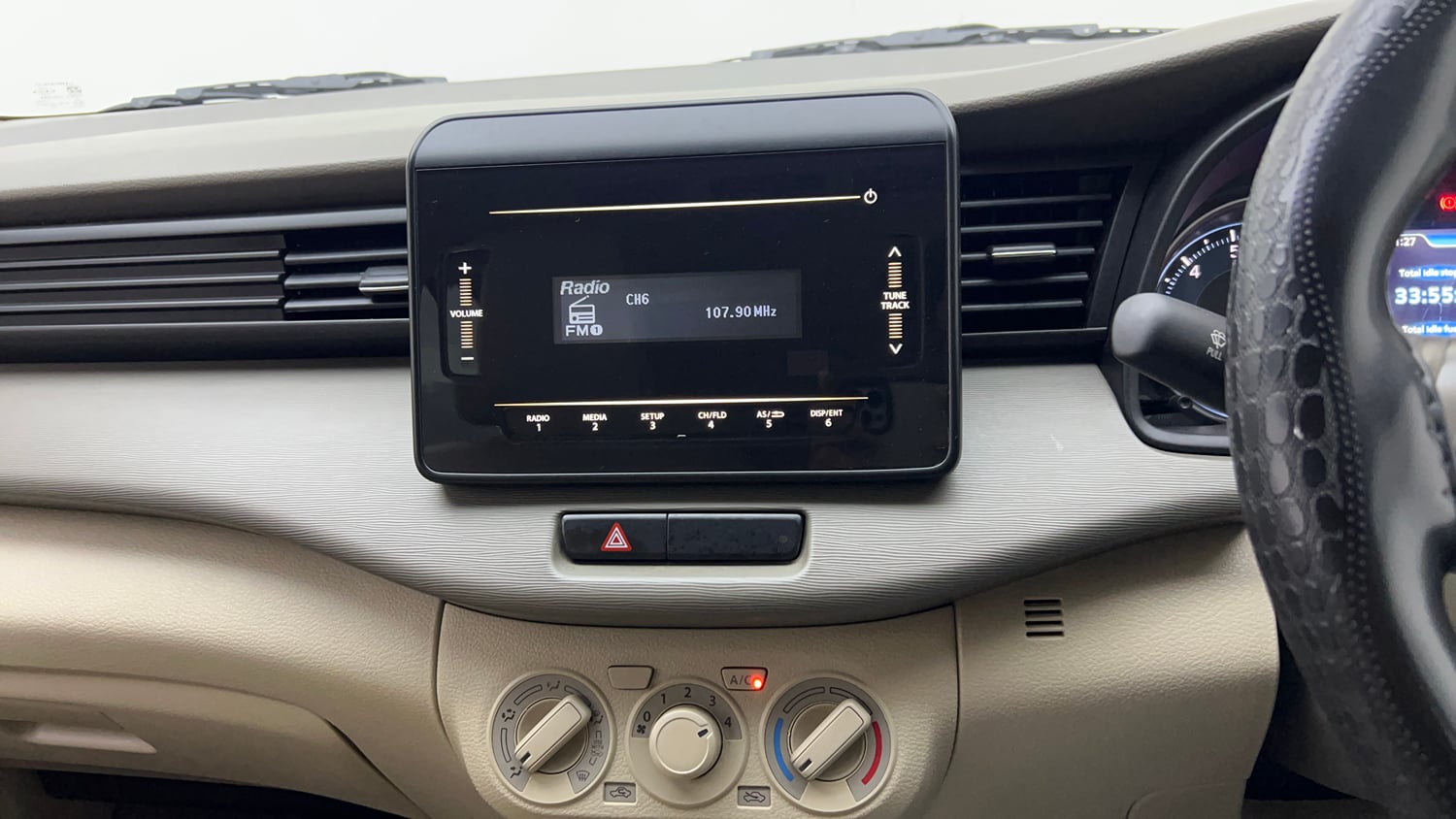 Used 2023 Maruti Suzuki Ertiga VXi (O) Petrol Manual top_features Integrated (in-dash) music system