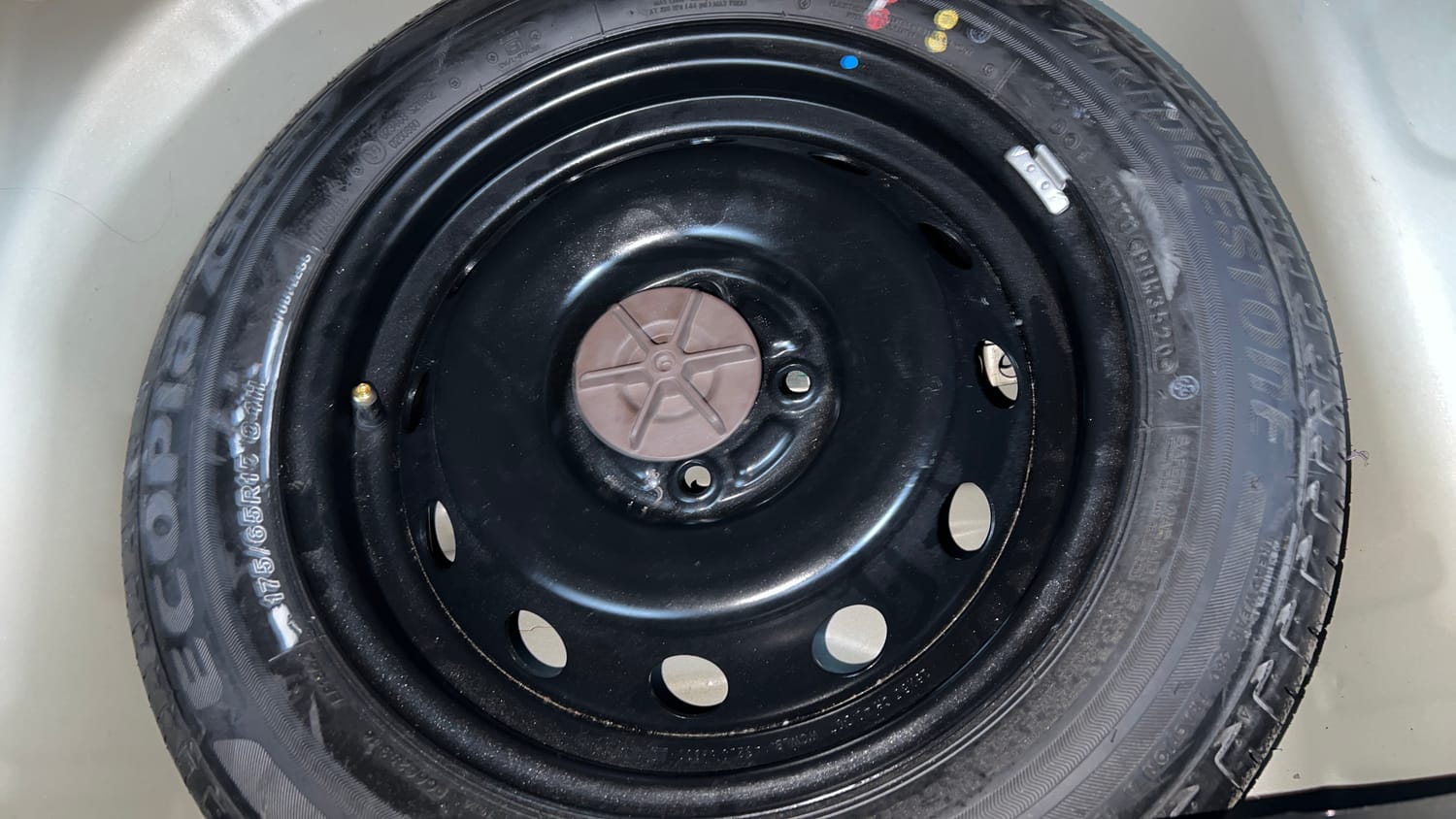 Used 2020 Maruti Suzuki Ignis Zeta 1.2 MT Petrol Manual tyres SPARE TYRE VIEW