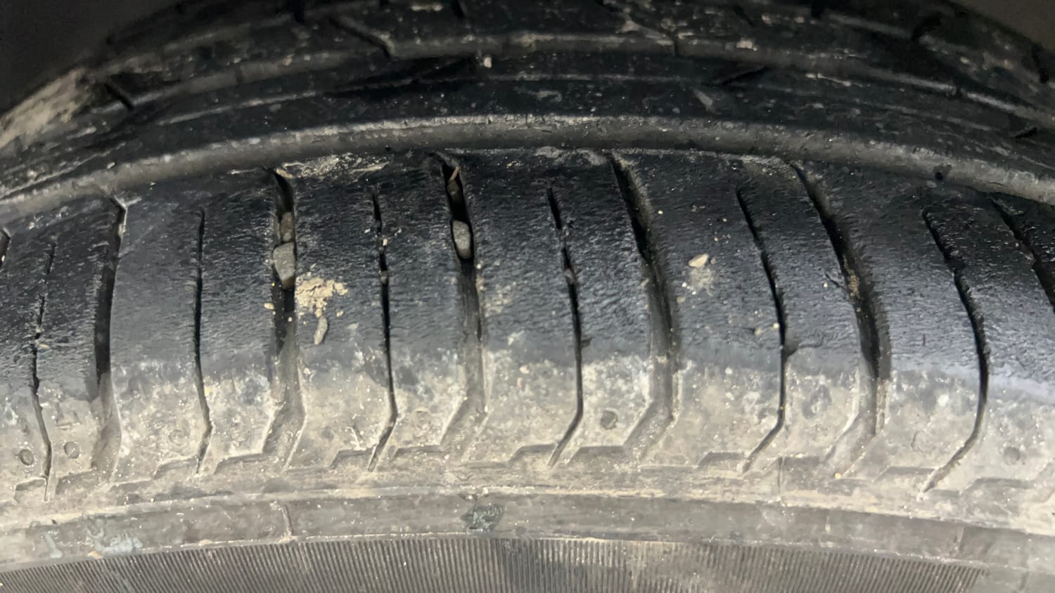Used 2025 Hyundai New i20 Asta (O) 1.2 IVT Petrol Automatic tyres LEFT FRONT TYRE TREAD VIEW