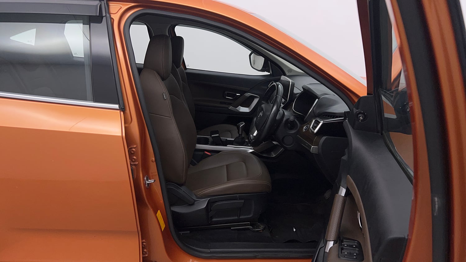 Used 2019 Tata Harrier XZ Diesel Manual interior RIGHT SIDE FRONT DOOR CABIN VIEW