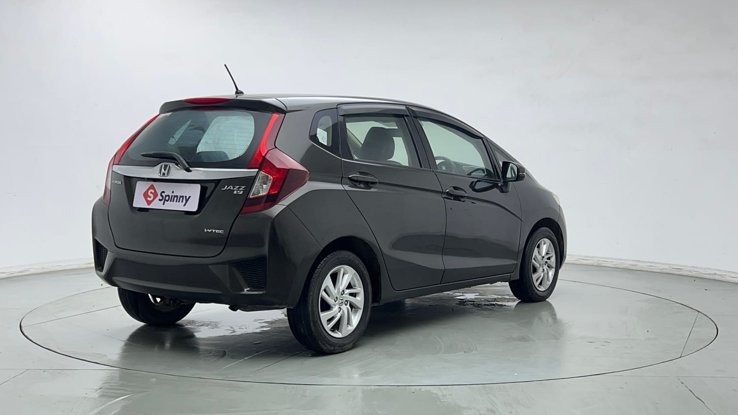 2016 Honda Jazz V AT Petrol-4