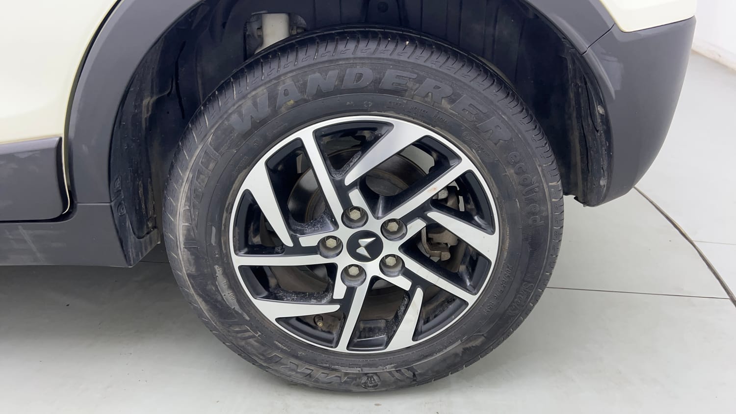 2023 Mahindra XUV 300 W8 1.2 Petrol-35