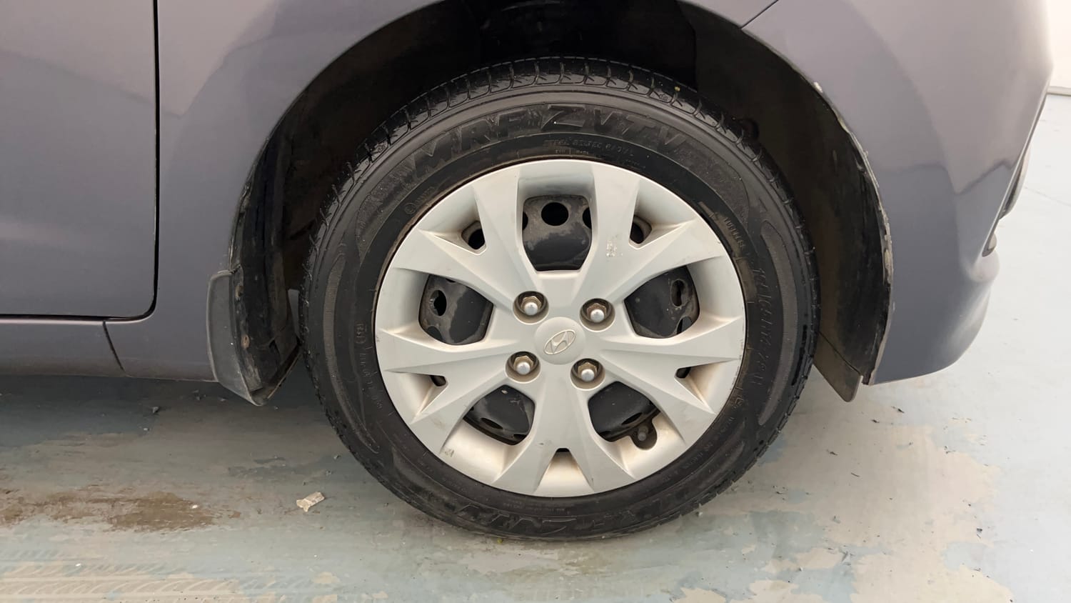 Used 2014 Hyundai Grand i10 Magna 1.2 Kappa VTVT Petrol Manual tyres RIGHT FRONT TYRE RIM VIEW