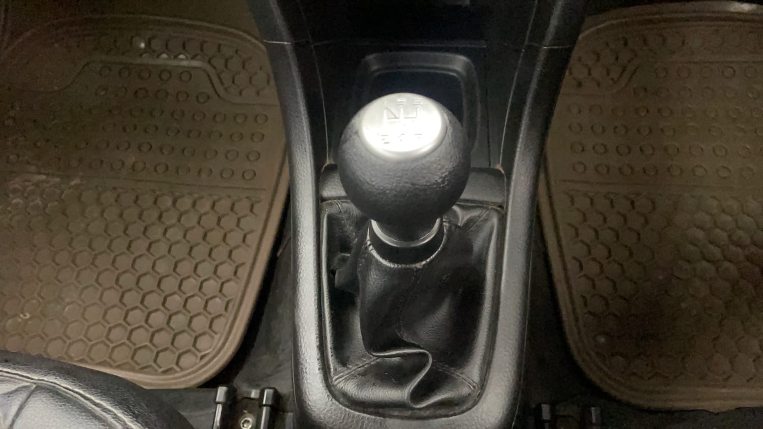 Used 2017 Maruti Suzuki Swift Lxi (O) Petrol Manual interior GEAR  KNOB VIEW