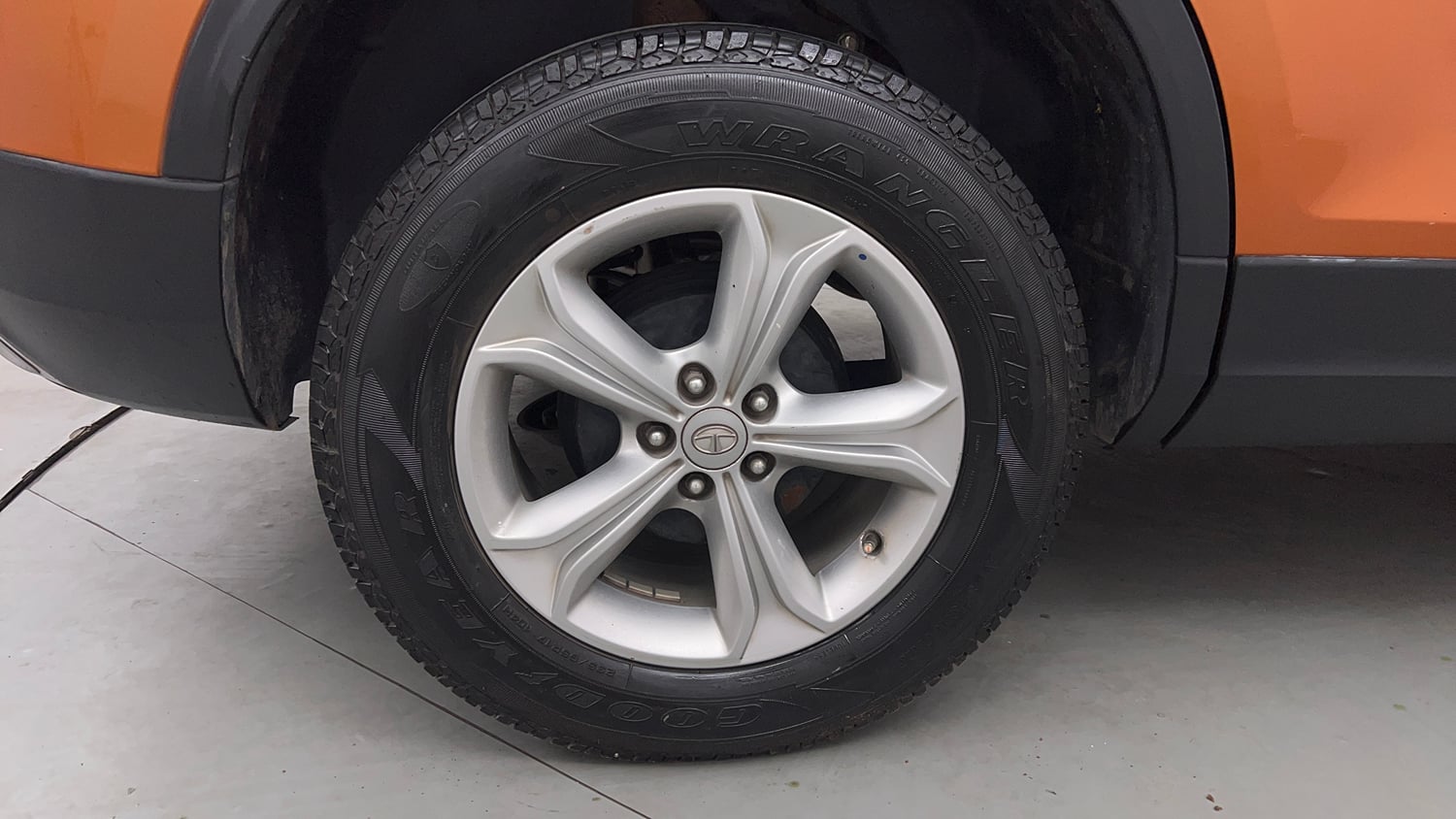 Used 2019 Tata Harrier XZ Diesel Manual tyres RIGHT REAR TYRE RIM VIEW