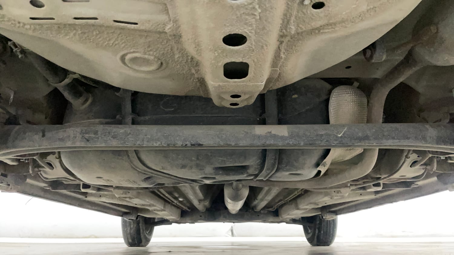 Used 2017 Maruti Suzuki Swift Lxi (O) Petrol Manual extra REAR UNDERBODY VIEW (TAKEN FROM REAR)