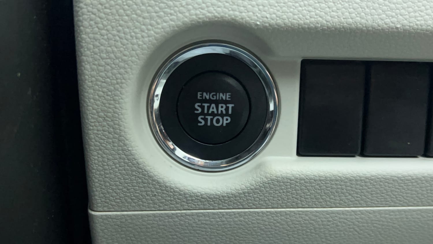 Used 2020 Maruti Suzuki Ignis Zeta 1.2 MT Petrol Manual top_features Keyless start