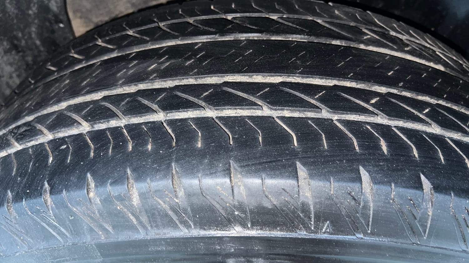 Used 2022 Tata Safari XZA Plus Diesel Automatic tyres LEFT REAR TYRE TREAD VIEW