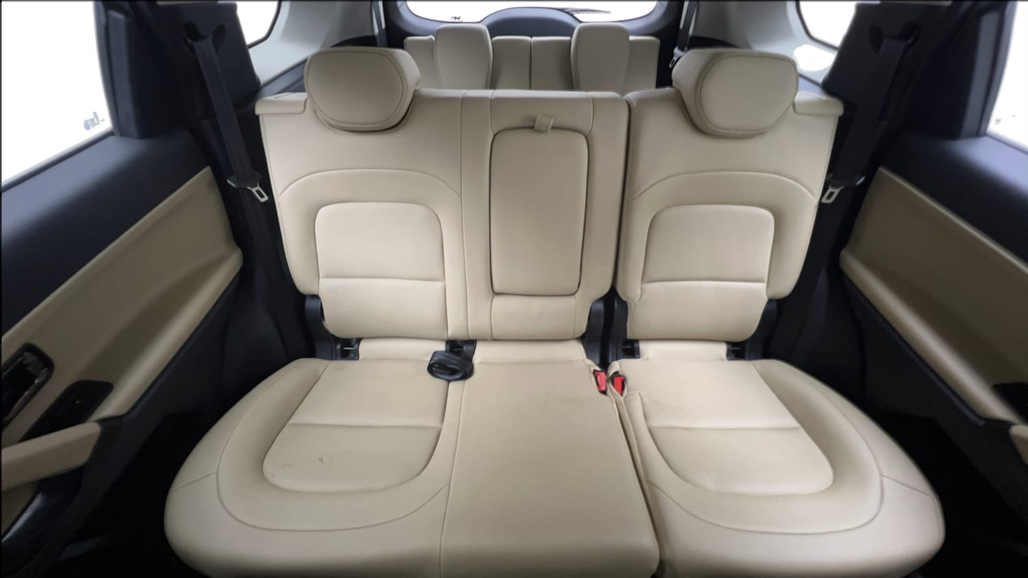 Used 2022 Tata Safari XZA Plus Diesel Automatic interior REAR SEAT CONDITION VIEW