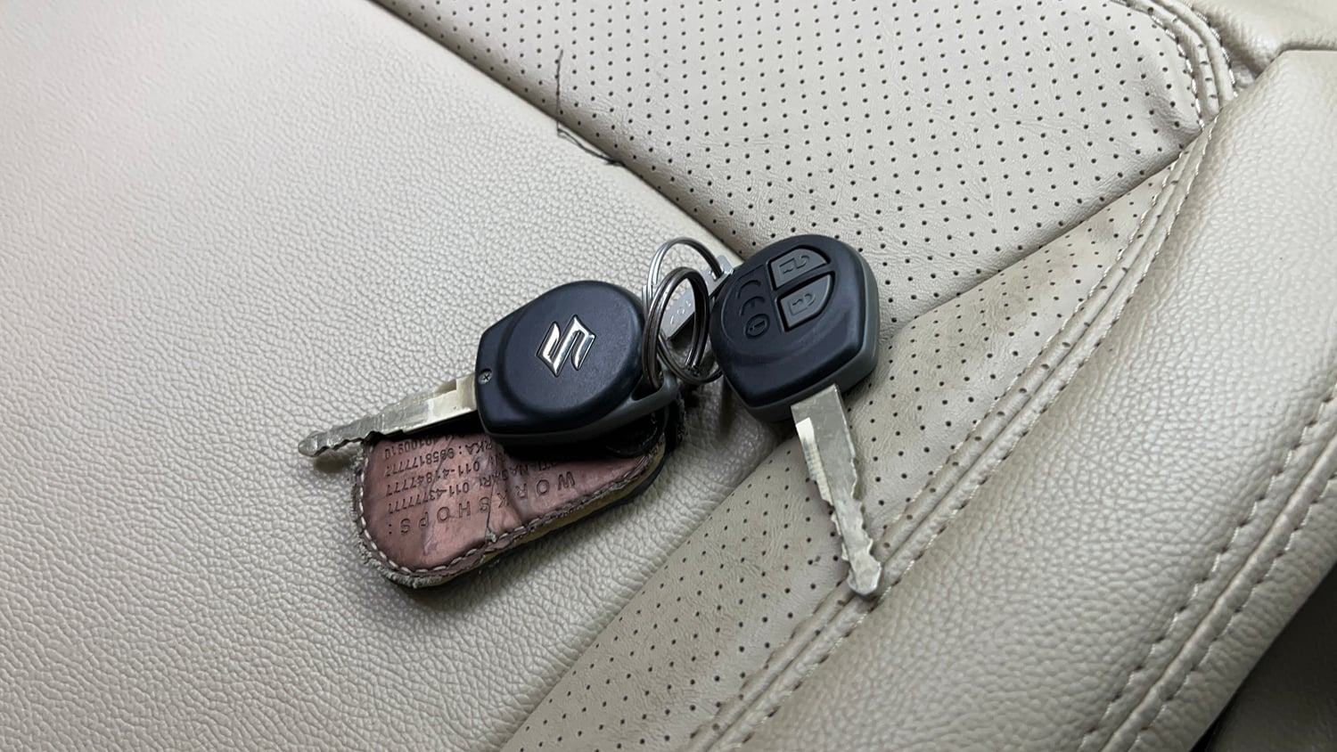 Used 2023 Maruti Suzuki Ertiga VXi (O) Petrol Manual extra CAR KEY VIEW