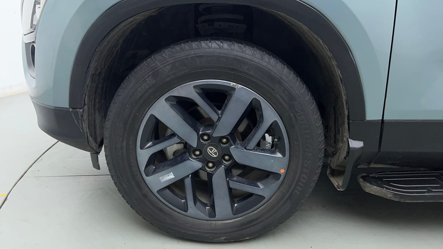 Used 2022 Tata Safari XZA Plus Diesel Automatic tyres LEFT FRONT TYRE RIM VIEW