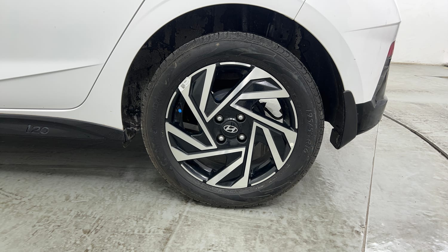 Used 2025 Hyundai New i20 Asta (O) 1.2 IVT Petrol Automatic tyres LEFT REAR TYRE RIM VIEW